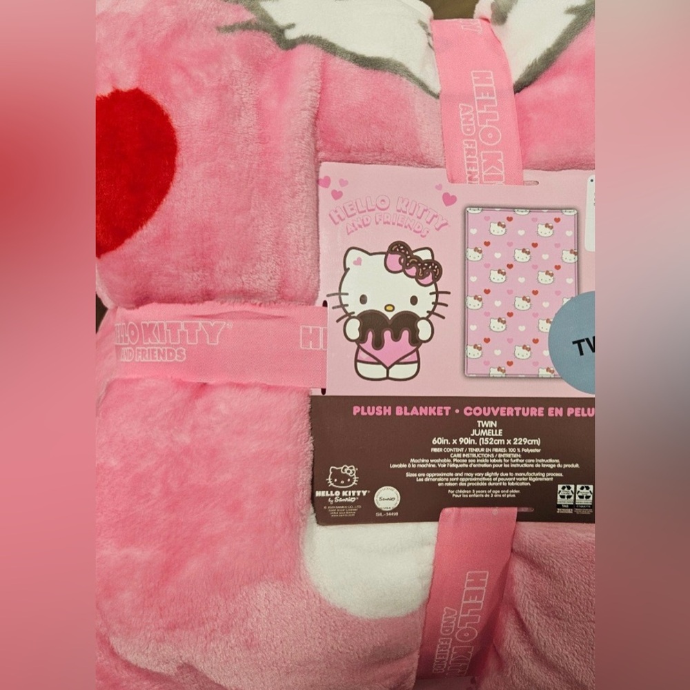 Brand new with tags 
Valentine’s hello kitty blanket